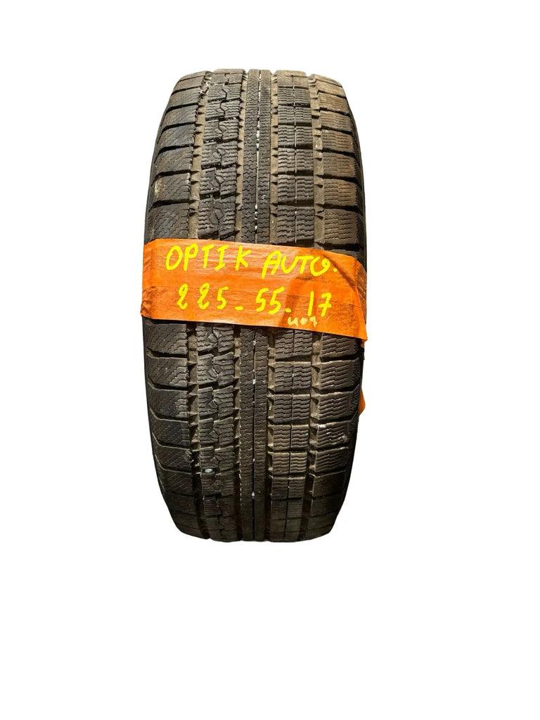 1 Pneu N90W NITTO 101FT studless 225/55/17 INFINITI