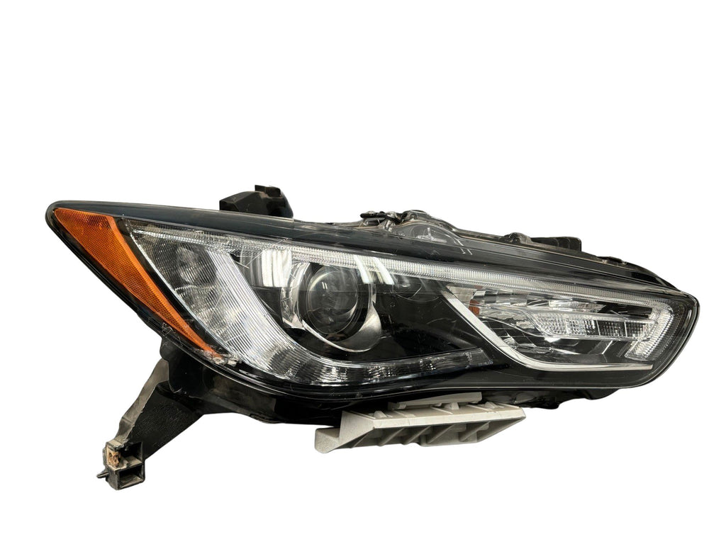 INFINITI QX60 (2017-2021) Front Right Headlight Assembly Skratches (26010-9NF0C)