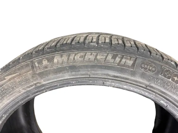 1 Pneu d'hiver 245/40/19 MICHELIN INFINITI