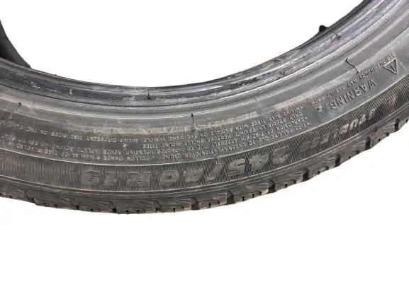 1 Pneu d'hiver 245/40/19 MICHELIN INFINITI