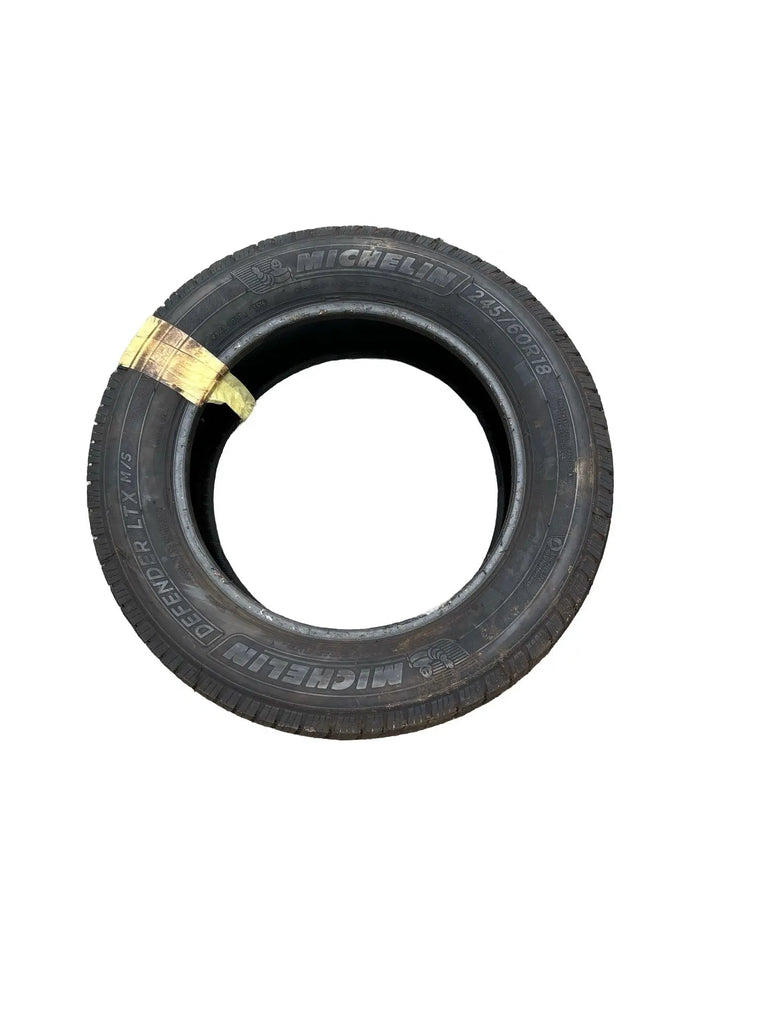 3 Pneu Michelin defender LTX M/S 245/60/18 INFINITI