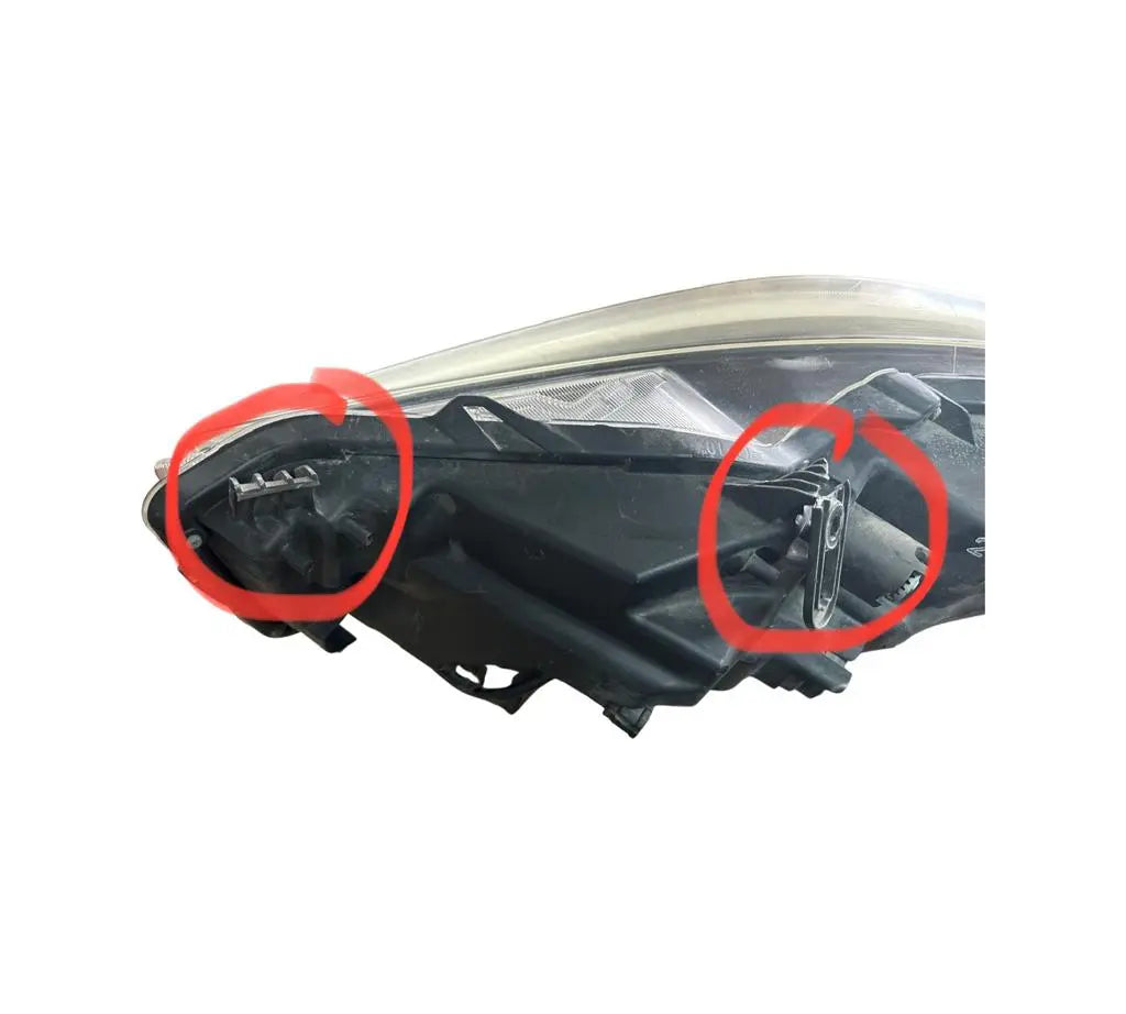 Infiniti Q50 (2014-2015-2016-2017) OEM Right Headlight W/O AFS (Broken Tabs) INFINITI
