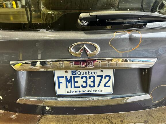 INIFNITI JX35 QX60 (2013-2015)  Tailgate/Trunk Lid surround view Grey (No shipping, local pickup only)( DAMMGED)
