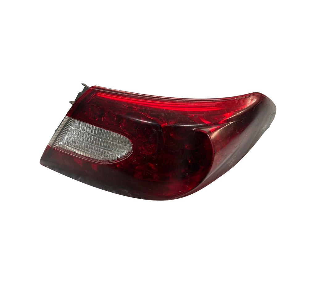 INFINITI M37 (2011-2013) OEM OUTER RIGHT SIDE TAIL LIGHT