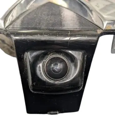 INFINITI JX35 (13)/QX60 (17)FRONT UPPER EXTERIOR RADIATOR GRILLE EMBLEM W/ CAMERA OEM.